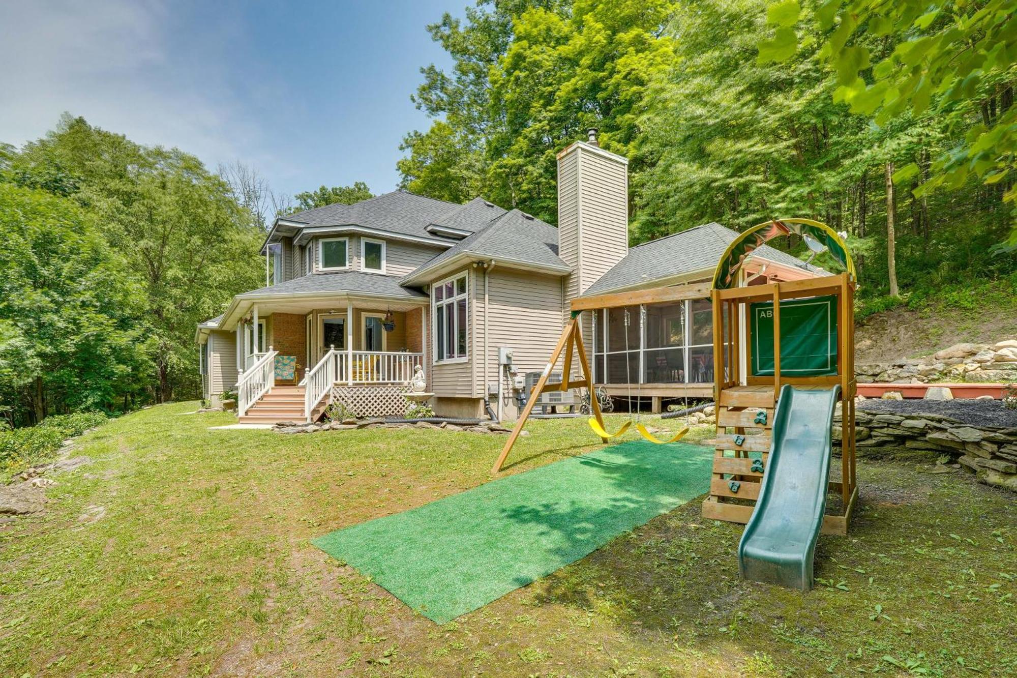 Shawnee On Delaware With Porch And Fire Pit! Holiday home East Stroudsburg