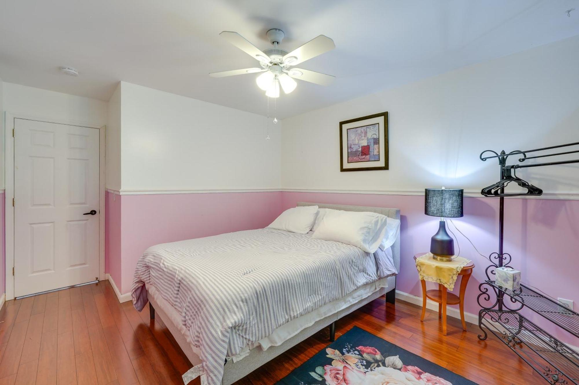 Holiday home Shawnee On Delaware With Porch And Fire Pit! East Stroudsburg
