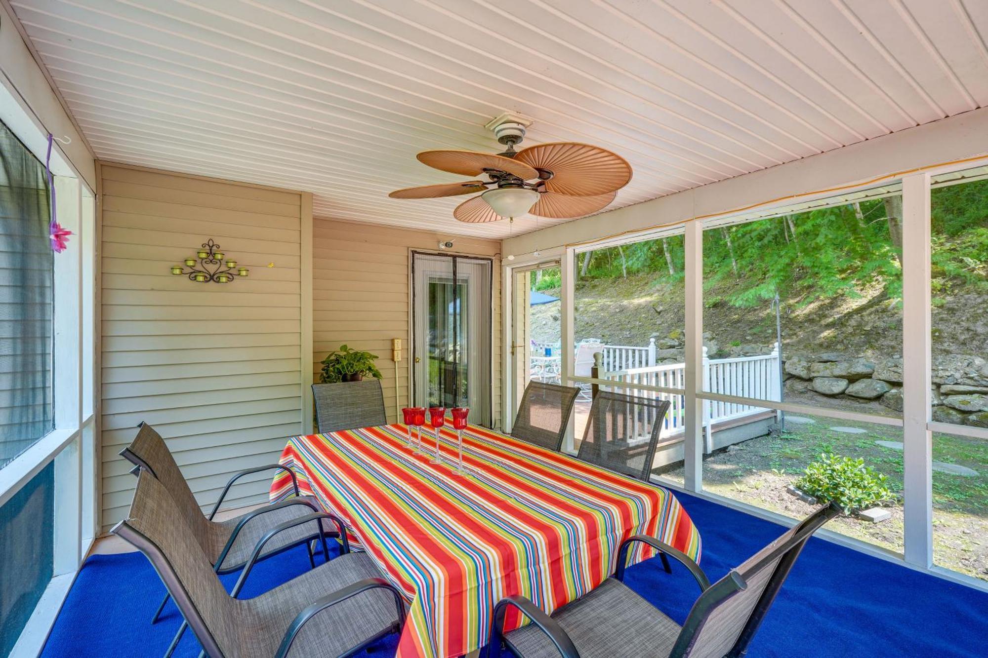 Shawnee On Delaware With Porch And Fire Pit! Holiday home East Stroudsburg