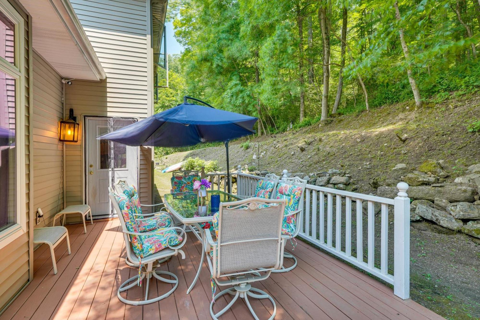 Shawnee On Delaware With Porch And Fire Pit! Holiday home East Stroudsburg