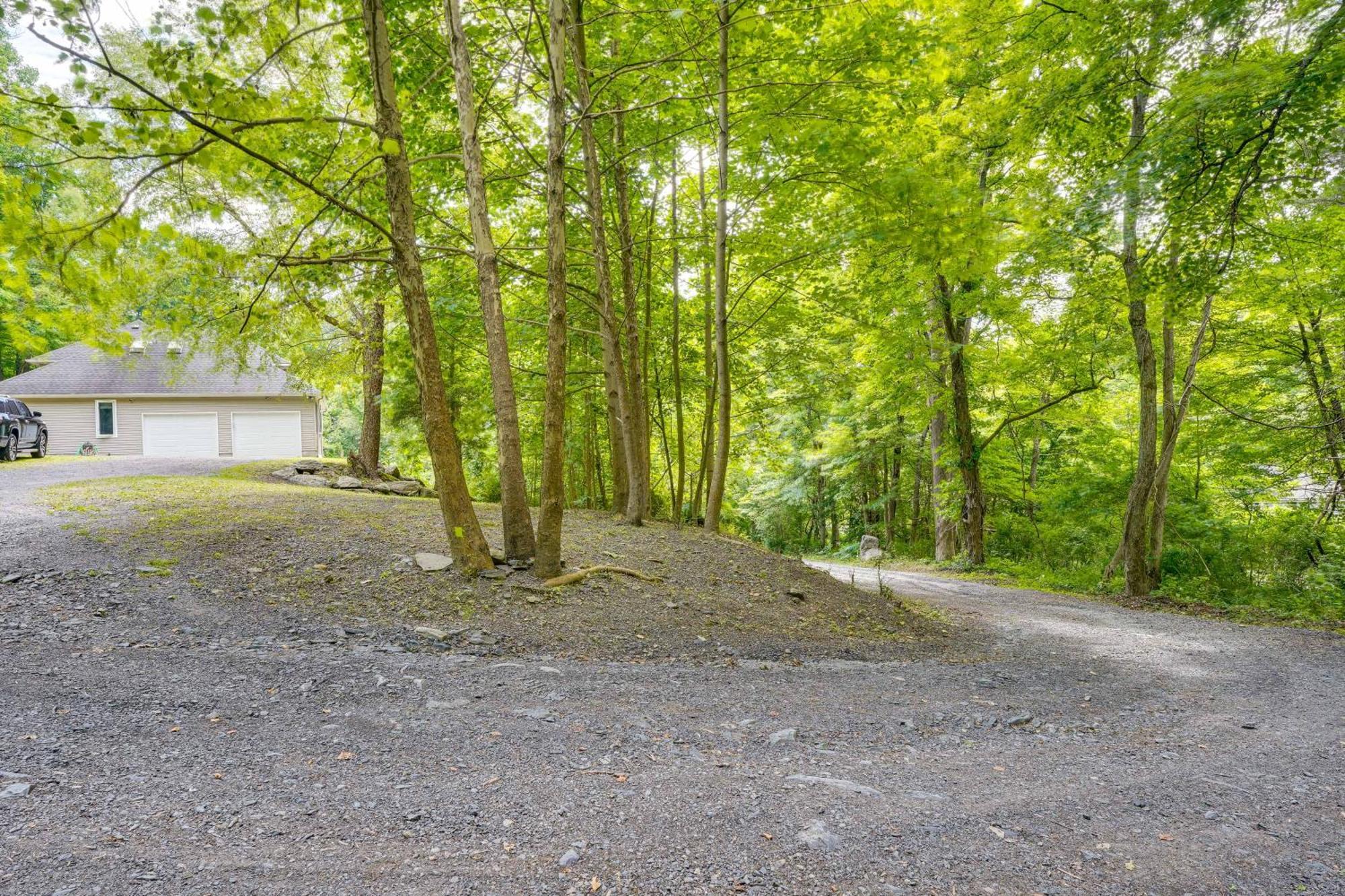 Holiday home Shawnee On Delaware With Porch And Fire Pit! East Stroudsburg